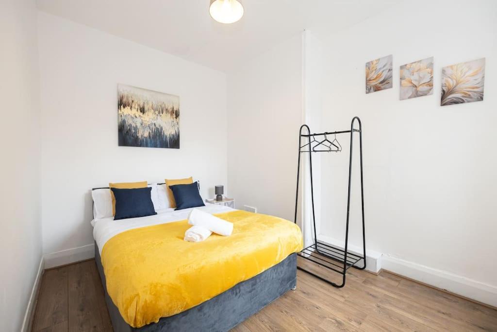 Bright & Modern 3 Bedroom Old Trafford Home Manchester Eksteriør billede