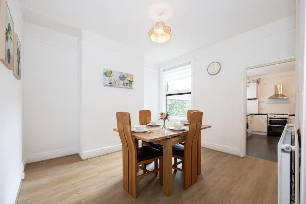 Bright & Modern 3 Bedroom Old Trafford Home Manchester Eksteriør billede